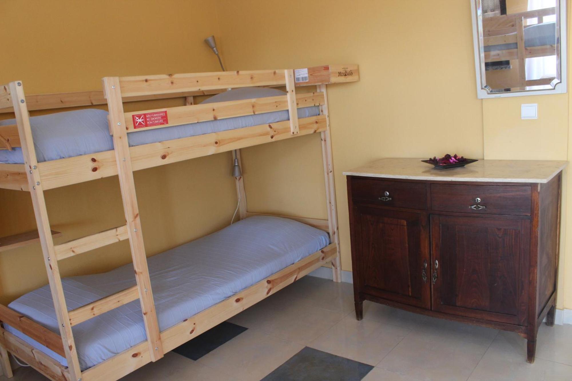Ericeira Chill Hill Hostel & Private Rooms - Peach Garden Стая снимка
