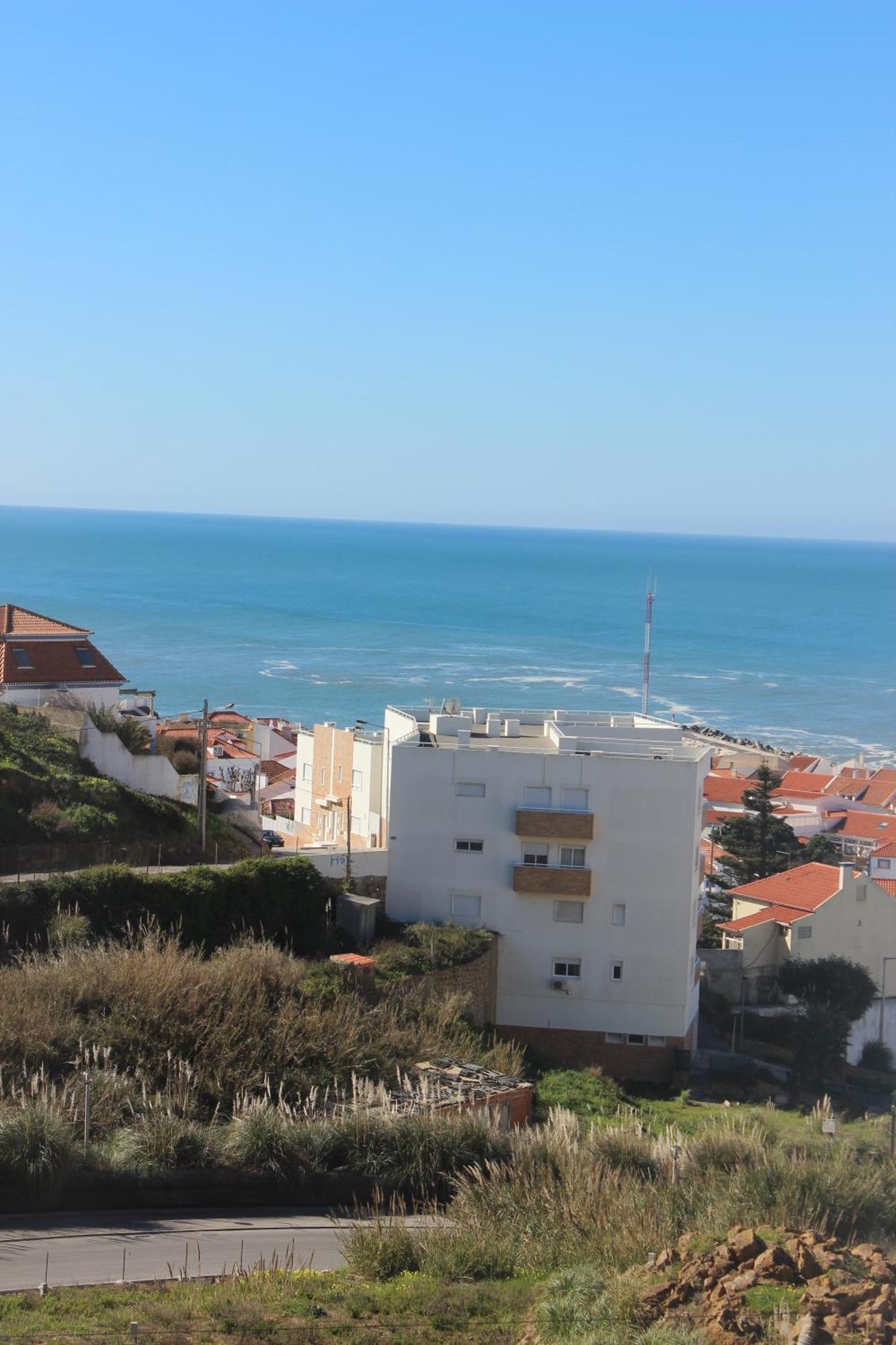 Ericeira Chill Hill Hostel & Private Rooms - Peach Garden Стая снимка