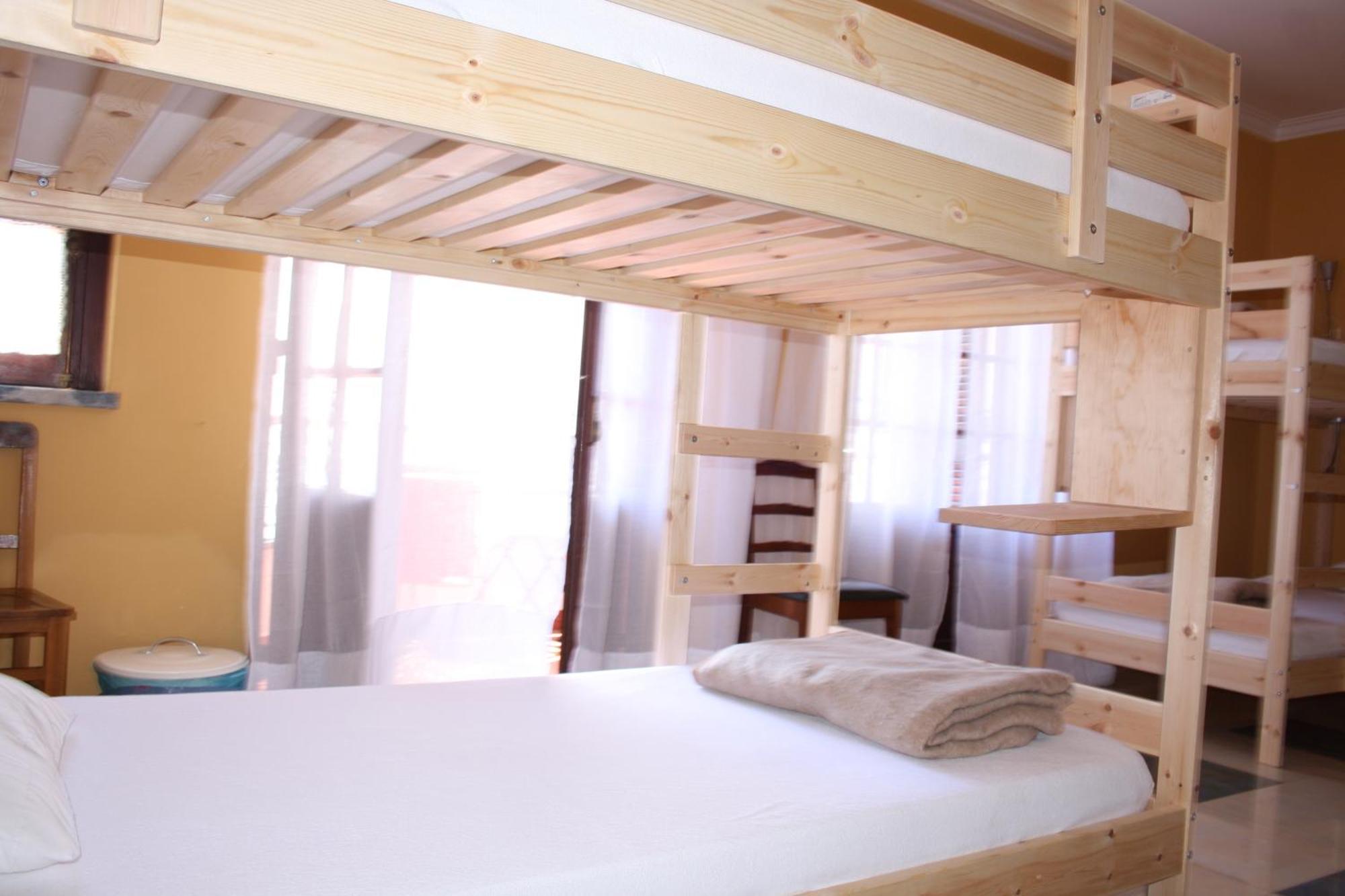 Ericeira Chill Hill Hostel & Private Rooms - Peach Garden Стая снимка