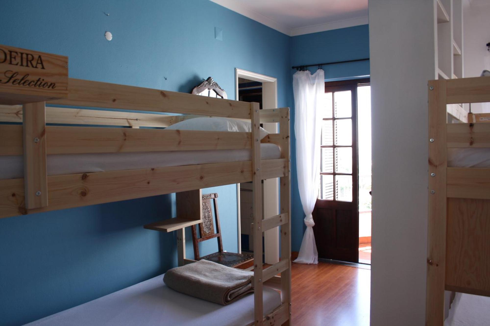 Ericeira Chill Hill Hostel & Private Rooms - Peach Garden Стая снимка