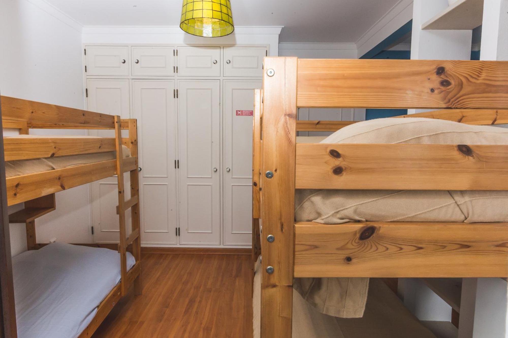 Ericeira Chill Hill Hostel & Private Rooms - Peach Garden Стая снимка