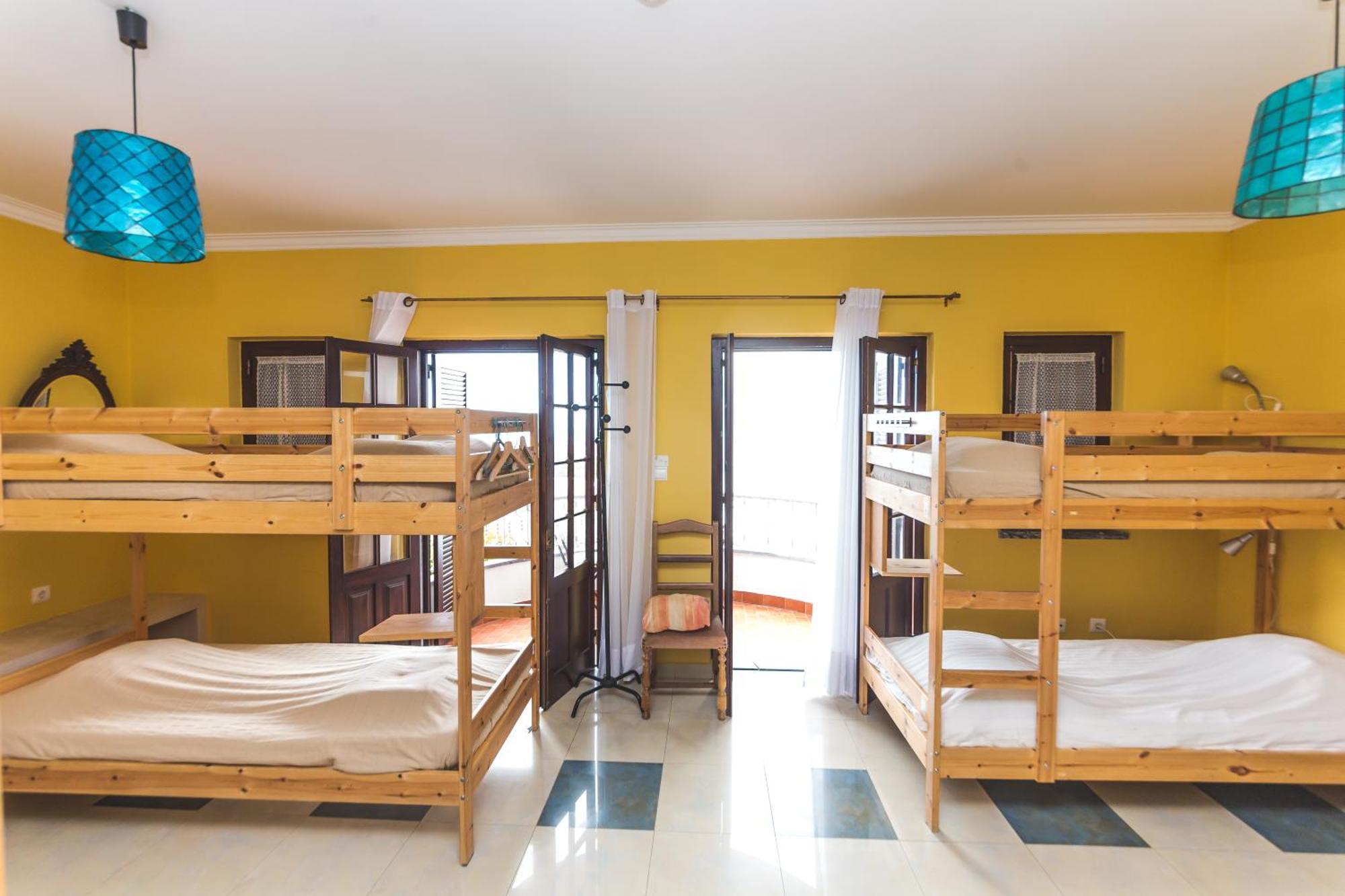 Ericeira Chill Hill Hostel & Private Rooms - Peach Garden Стая снимка