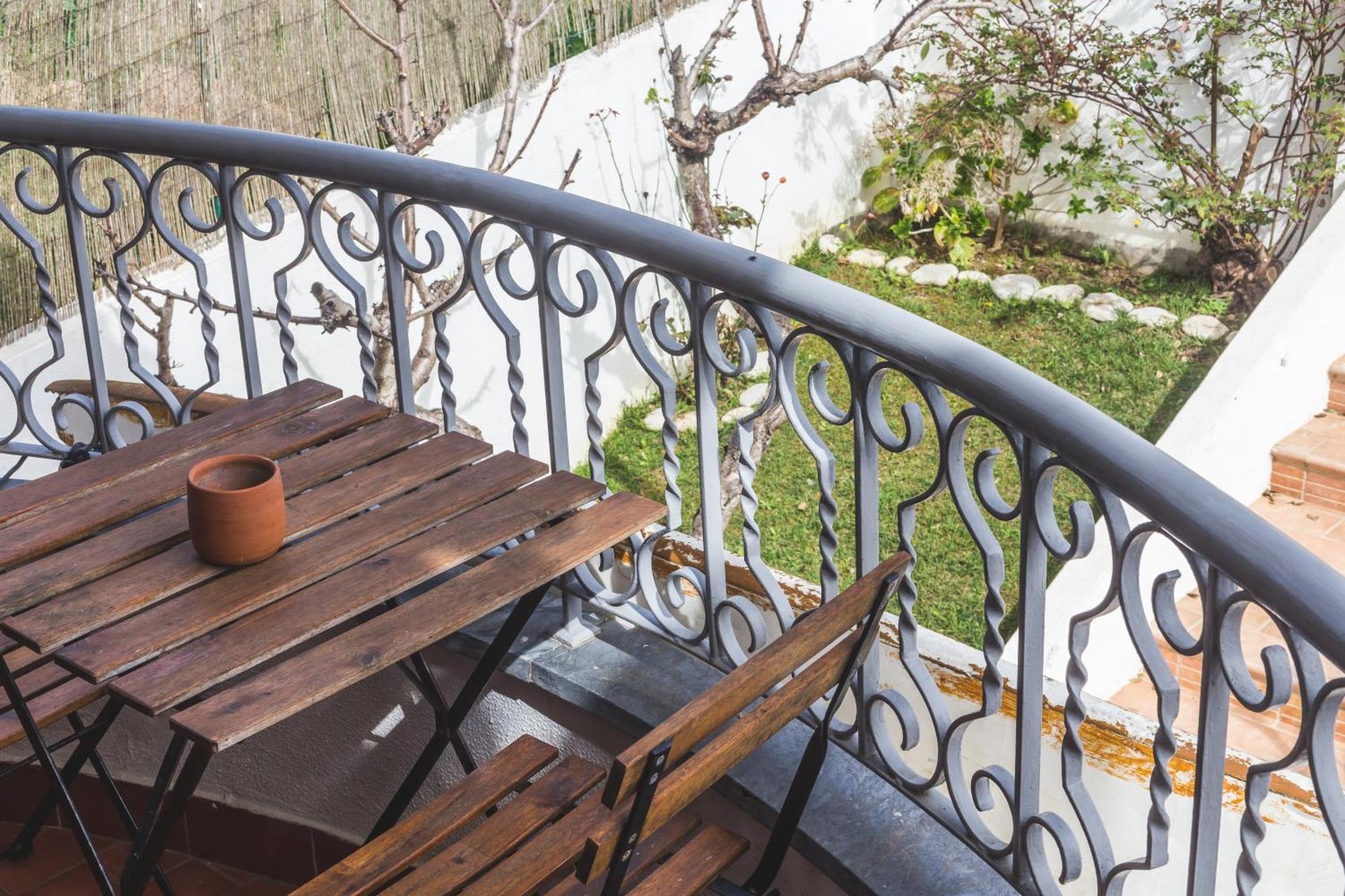 Ericeira Chill Hill Hostel & Private Rooms - Peach Garden Стая снимка