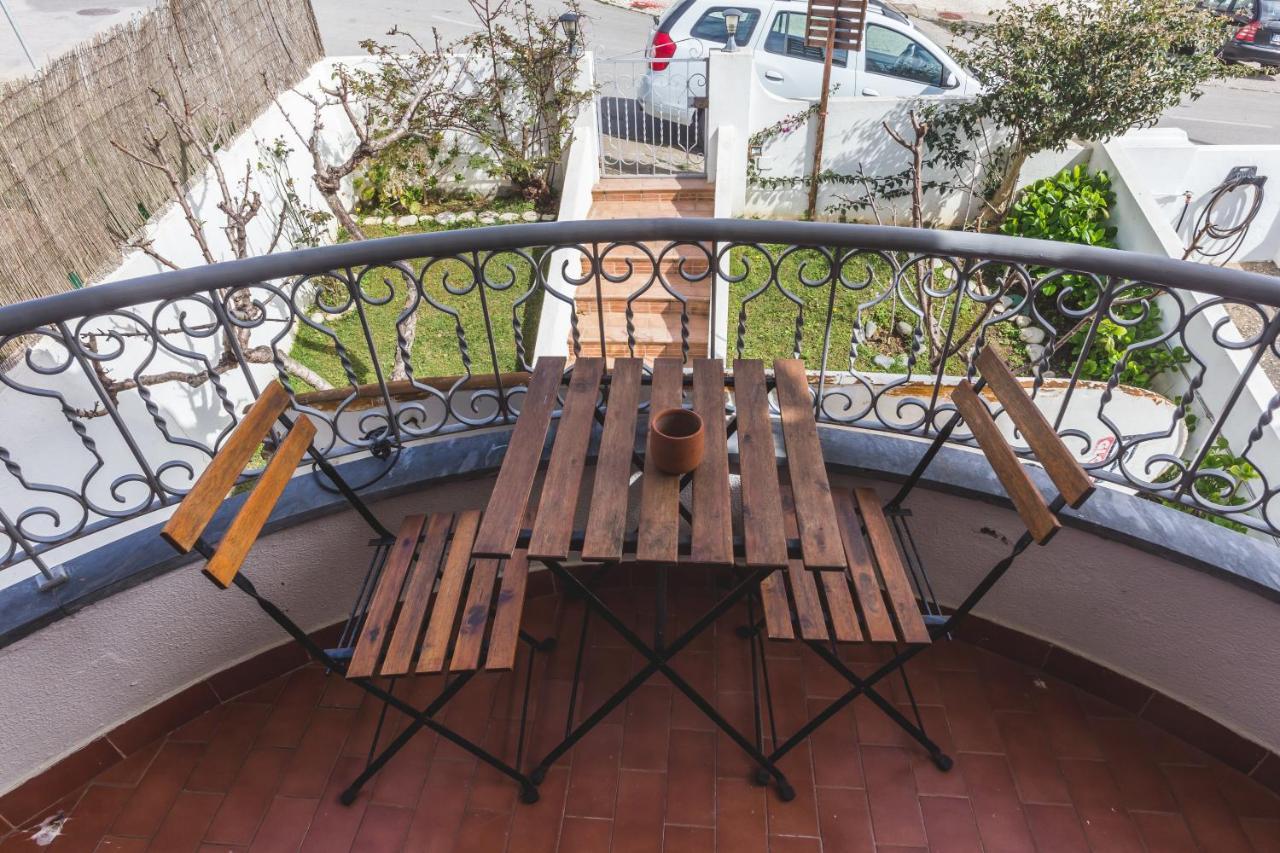 Ericeira Chill Hill Hostel & Private Rooms - Peach Garden Екстериор снимка