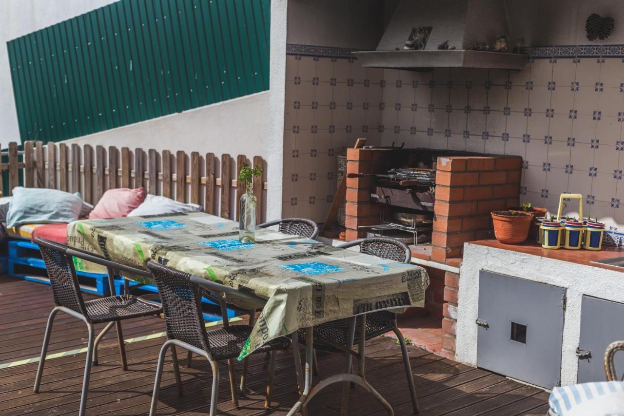 Ericeira Chill Hill Hostel & Private Rooms - Peach Garden Екстериор снимка